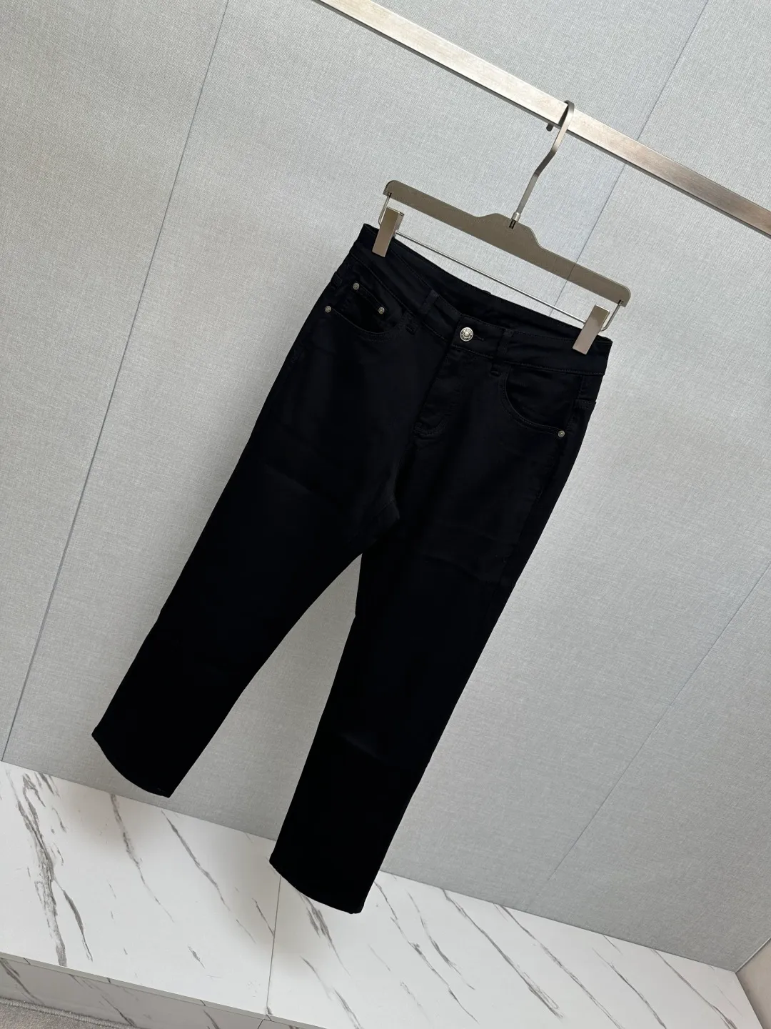 Available at the LP official website counter at the same time, the original is a very stylish pair of jeans, customized with original washed denim fabric, unique design, top-notch printing technology letter pattern logo, original hardware accessories decoration, an extremely outstanding pair of jeans, the materials and craftsmanship are extremely luxurious and exquisite, extremely high-grade, handsome and stylish upper body, recommended 👍, Sizes: 29-38